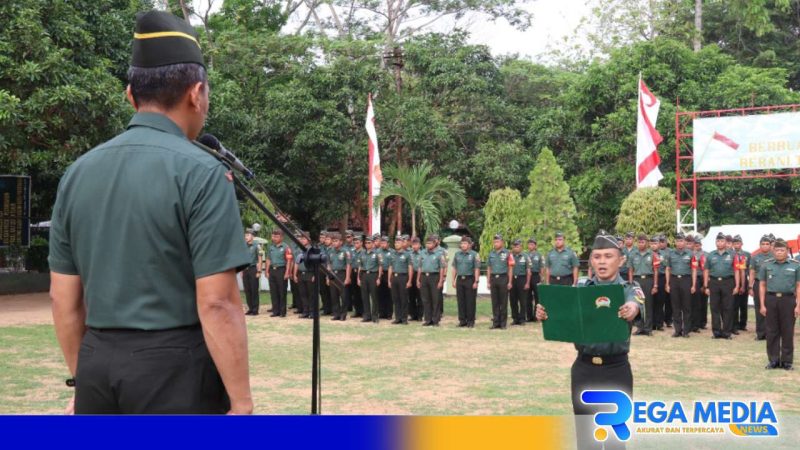 Caption: prosesi upacara Hari Bela Negara ke-75, di Makodim 0826 Pamekasan, (dok. regamedianews). 