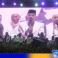 Caption: terlihat Habib Zaidan didampingi Bupati-Wabup Sampang serta para ulama' dan kiai, (dok. regamedianews). 