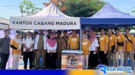 Caption: Kepala BPJamsostek Madura, Indriyatno, foto bersama tim aktivasi pasar, kerja keras, bebas cemas, (dok. regamedianews). 