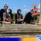 Caption: Bupati Sampang H.Slamet Junaidi didampi Wabup H.Abdullah Hidayat ziarah dan tabur bunga ke makam Rato Ebuh, (dok. Prokopim Pemkab Sampang). 