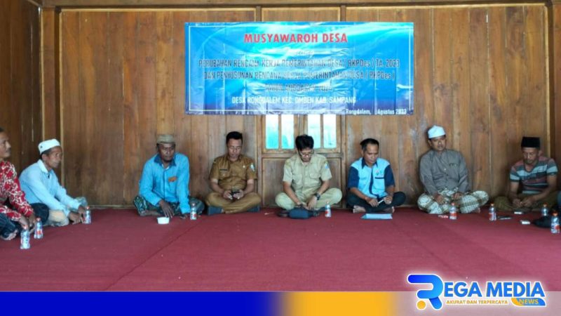 Caption: berlangsungnya musyawarah desa dalam rangka perubahan dan penyusunan RKPDes, (dok. regamedianews). 