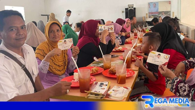 Caption: para warga mendapat makan siang gratis dari Relawan Prabowo-Gibran Bangkalan, (dok. regamedinews). 