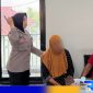 Caption: inisial MW saat diamankan di ruang Unit PPA Satreskrim Polres Sampang, (dok. regamedianews). 