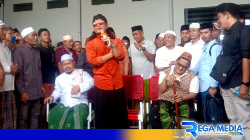 Caption: Gus Miftah saat bersilaturahmi bertemu dengan H.Her, di Pamekasan Madura, (dok. regamedianews). 