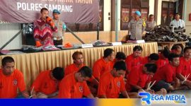 Caption: Kasat Reskrim Polres Sampang ungkap kasus kriminal yang terungkap, (dok. regamedianews). 