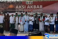 Caption: suasana berlangsungnya aksi akbar Bela Palestina, di Alun-Alun Trunojoyo Sampang, (dok. regamedianews). 
