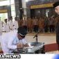 Caption: Pj Bupati Bangkalan Arief M Edie saat melantik 14 Kepala Desa Terpilih. (Dok. Regamedia).