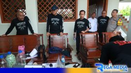 Caption: Tim Jatanras Polda Jatim tampak mengumpulkan sejumlah barang bukti, (dok. Humas Polri). 