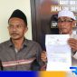 Caption: Kepala Dusun Malenggur Desa Gunung Rancak, saat mendampingi korban melapor ke Polres Sampang, (dok. regamedianews). 