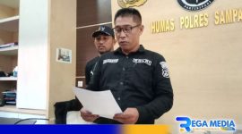 Caption: Kasi Humas Polres Sampang Ipda Sujianto, didampingi penyidik Unit PPA, (dok. regamedianews). 