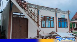 Caption: kondisi depan ruang kelas SMA Bustanus Syubban usai ambruk, (dok. regamedianews). 