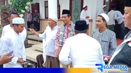 Caption: Mahfud MD saat silaturahmi ke Ponpes Darul Ulum II Al-Wahidiyah Desa Gersempal, (dok. regamedianews). 