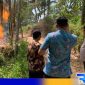 Caption: Kapolres bersama Dandim Pamekasan saat turun ke lokasi sumur bor semburkan api, (dok. regamedianews). 
