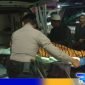 Caption: jenazah korban carok saat dibawah pulang dari RS Syamrabu Bangkalan, (dok. regamedianews). 
