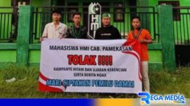 Caption: anggota HMI Pamekasan bentangkan banner tolak kampanye hitam dan ujaran kebencian, (dok. regamedianews). 