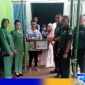 Caption: Dandim Gorut saat menyambangi salah satu balita di Desa Pontolo, dalam program stunting, (dok. regamedianews). 