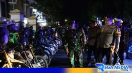 Caption: Kapolres dan Dandim Pamekasan cek ranmor usai apel patroli skala besar, (dok. regamedianews). 