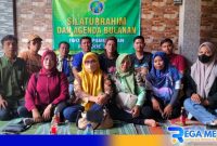 Caption: pose bersama IWO Pamekasan dengan Bidang SDM Igusty Madani, (dok. regamedianews). 