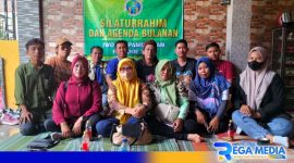 Caption: pose bersama IWO Pamekasan dengan Bidang SDM Igusty Madani, (dok. regamedianews). 