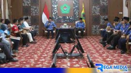 Caption: saat berlangsungnya rakor dan sosialisasi peningkatan jalan di area Arek Lancor Pamekasan, (dok. regamedianews). 