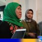 Caption: Gubernur Jatim Khofifah Indar Parawansa saat diwawancara awak media, (dok. regamedianews). 
