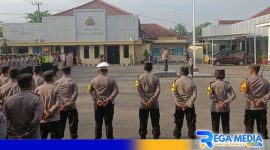 Caption: Kapolres Pamekasan AKBP Jazuli Dani Iriawan saat pimpin apel pagi, (dok. regamedianews). 