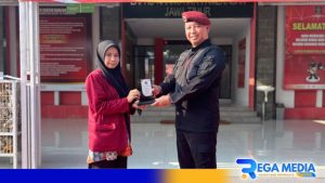 Mahasiswi UMM Terima Apresiasi Kalapas Narkotika Pamekasan