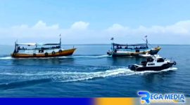 Caption: kapal patroli Satpol Airud Polres Sampang kawal logistik pemilu dari Pulau Mandangin, (dok. regamedianews). 