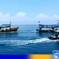 Caption: kapal patroli Satpol Airud Polres Sampang kawal logistik pemilu dari Pulau Mandangin, (dok. regamedianews). 