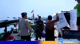 Caption: personel Polairud dan TNI pengamanan pergeseran logistik Pemilu di Pulau Mandangin Sampang, (dok. regamedianews). 