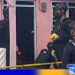 Caption: tim penjinak bom Gegana Polda Jatim saat melakukan olah TKP, (dok. regamedianews). 