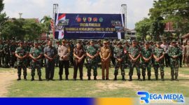 Caption: pose bersama TNI, Polri dan Pemerintah Daerah Pamekasan usai upacara  pembukaan TMMD, (dok. regamedianews). 