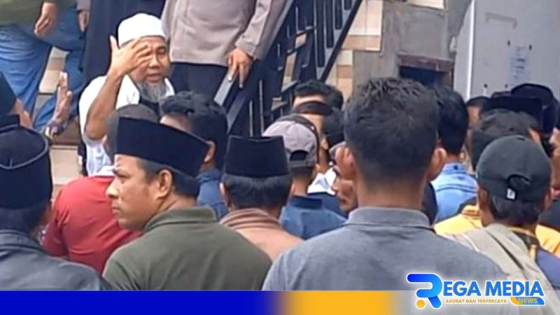 Caption: situasi saat ketegangan terjadi ditengah kericuhan rekapitulasi hasil suara pemilu, (dok. regamedianews). 