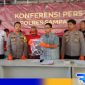 Caption: Polres Sampang saat gelar konferensi pers ungkap kasus oknum kepsek tersangka pencabulan, Jumat 09 Februari 2024, (dok. regamedianews). 