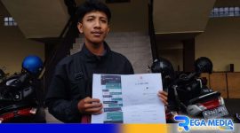 Caption: korban dugaan penipuan arisan online, tunjukkan bukti chatting dan transfer, (dok. regamedianews). 