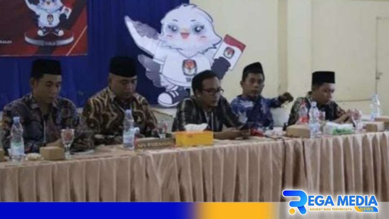 Caption: berlangsungnya rapat pleno rekapitulasi hasil penghitungan perolehan suara Pemilu 2024 yang dilaksanakan KPUD Pamekasan, (dok. regamedianews). 