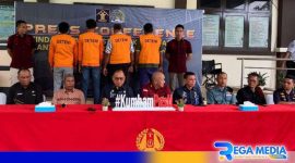 Caption: Keimigrasian Kanwil Kemenkumham Gorontalo saat gelar press conference, (dok. regamedianews). 