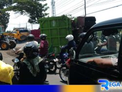 Truk Fuso Terguling, Jalan Raya Burneh Bangkalan Macet