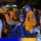 Caption: petugas BPBD evakuasi mayat yang ditemukan di selokan Terminal Pamekasan, (dok. regamedianews). 
