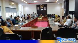 Caption: LSM Gempar saat adukan aktivitas tambang ilegal di Sumbawa ke DPRD setempat, (dok. regamedianews). 