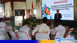 Caption: Sekdakab Pamekasan menyampaikan sambutannya dalam kegiatan training ESQ Personal Tranformation Program bagi ASN, (dok. regamedianews). 