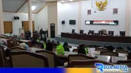 Caption: berlangsungnya rapat paripurna Nota Penjelasan Bupati terhadap LKPJ Tahun 2023 dan Pembentukan Pansus LKPJ Bupati, (dok. regamedianews). 
