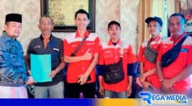 Caption: penyerahan nota kesepakatan akses Indihome oleh perwakilan pihak desa bersama tim Indihome beberapa bulan lalu (foto: istimewa). 