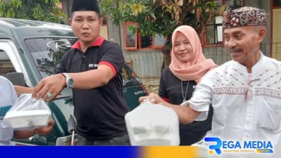 Rutinitas Ramadhan, KYT Pamekasan Bagi-Bagi Takjil Gratis