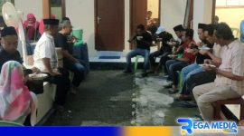 Caption: momen kebersamaan Polsek Omben dengan jurnalis saat bukber puasa ramadhan, (dok. regamedianews). 