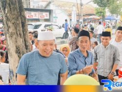 Mantan Bupati Sampang Kembali Borong Takjil Yang Dijual Warga