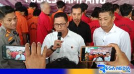 Caption: konferensi pers, Kasat Reskrim Polres Sampang ungkap kasus prostitusi, (dok. regamedianews). 