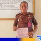 Caption: Suharto, Jaksa Penuntut Umum (JPU) Kejaksaan Negeri Sampang saat berada di Pengadilan Negeri Sampang. 