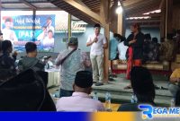 Caption: Ketua PAS (H.Ali Mustofa) menyampaikan sambutannya saat halal bihalal bersama H.Slamet Junaidi dan tokoh masyarakat, (dok. regamedianews). 