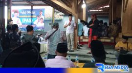 Caption: Ketua PAS (H.Ali Mustofa) menyampaikan sambutannya saat halal bihalal bersama H.Slamet Junaidi dan tokoh masyarakat, (dok. regamedianews). 